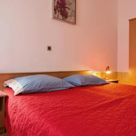 Lovely In With Kitchen Apartment *